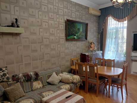 Sahildə 5 otaqlı köhnə tikili mənzil satılır, 140 m², 550 000 AZN, şəkil 2 / 12