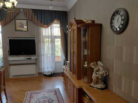 Sahildə 5 otaqlı köhnə tikili mənzil satılır, 140 m², 550 000 AZN, şəkil 3 / 12