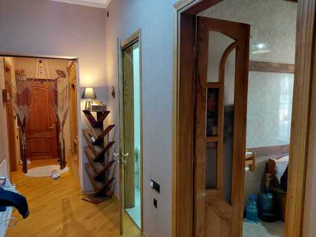 Sahildə 5 otaqlı köhnə tikili mənzil satılır, 140 m², 550 000 AZN, şəkil 5 / 12
