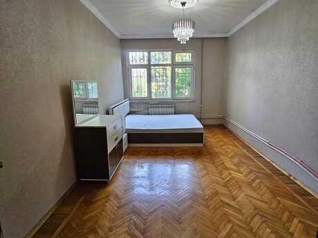 Продаётся 3-комнатная квартира в старом фонде, 7-ci mikrorayon, 73 м², 165 000 AZN, фото 2 / 12