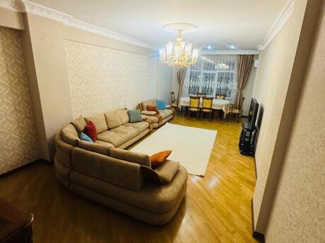 Səbaildə 3 otaqlı yeni tikili mənzil kirayə verilir, 135 m², 1 200 AZN/ay, şəkil 2 / 12