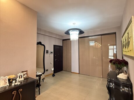 8 Noyabrda 3 otaqlı yeni tikili mənzil satılır, 172 m², 430 000 AZN, şəkil 5 / 12