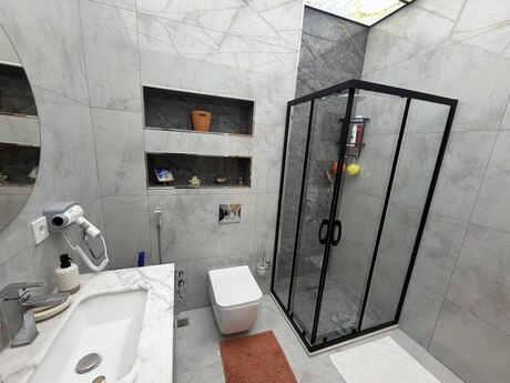 1-room new-build apartment for rent in Nardaran, 60 m², 700 AZN/mo, photo 5 / 12