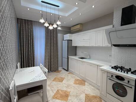 9-cu mikrorayonda 2 otaqlı yeni tikili mənzil kirayə verilir, 85 m², 1 000 AZN/ay, şəkil 2 / 9