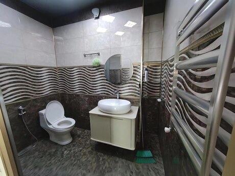 Grand Hayat kompleksində 3 otaqlı yeni tikili mənzil kirayə verilir, 150 m², 1 000 AZN/ay, şəkil 5 / 10
