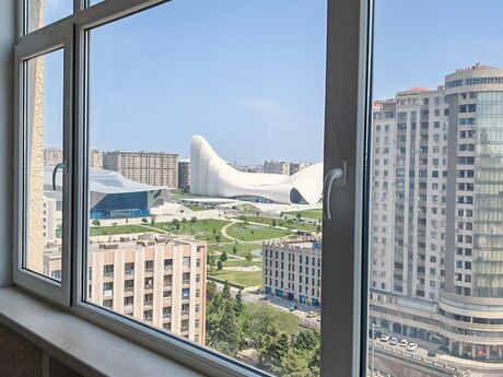 Gənclikdə 3 otaqlı yeni tikili mənzil kirayə verilir, 141 m², 500 AZN/ay, şəkil 2 / 12