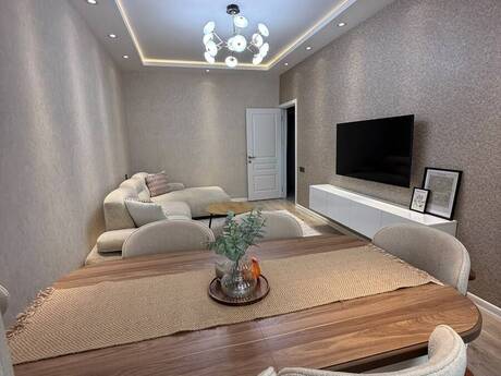 Продаётся 4-комнатная квартира в старом фонде, Həzi Aslanov, 115 м², 310 000 AZN, фото 2 / 12