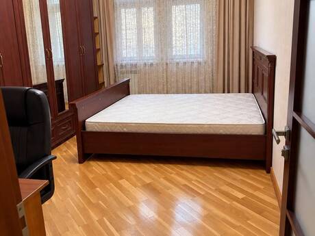 3-room new-build apartment for rent in Elmlər Akademiyası, 140 m², 850 AZN/mo, photo 2 / 7