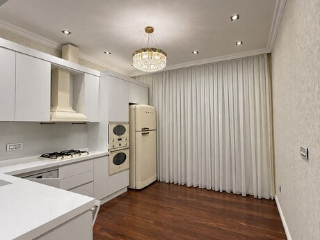 4 otaq · 180 m² · 15/27 mərtəbə, Grand Hayat