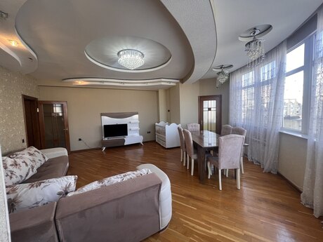 2 otaq · 71 m² · 8/18 mərtəbə, Memar Əcəmi