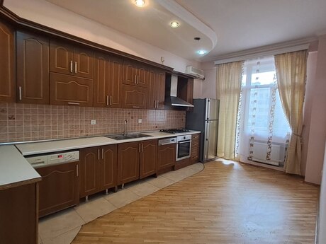 28 Mayda 4 otaqlı yeni tikili mənzil kirayə verilir, 200 m², 1 200 AZN/ay, şəkil 4 / 12