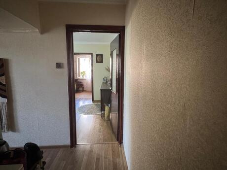 Neftçilərdə 2 otaqlı köhnə tikili mənzil satılır, 56 m², 142 000 AZN, şəkil 2 / 7