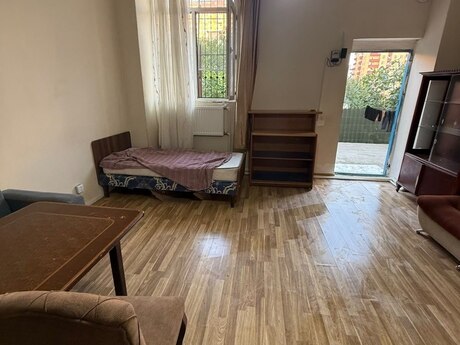 1 otaq · 30 m² · 1/12 mərtəbə, İnşaatçılar