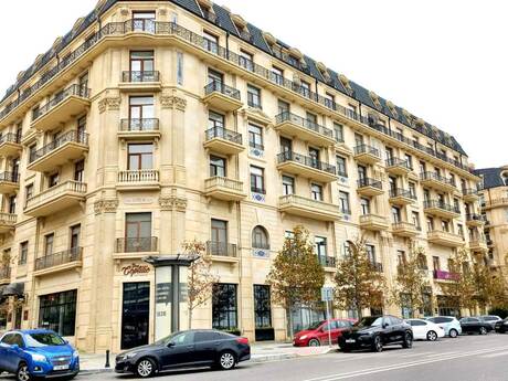 5 otaq · 228 m² · 7/8 mərtəbə, Ağ şəhər