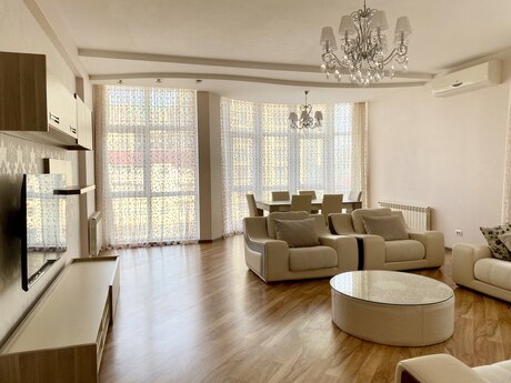 4 otaq · 180 m² · 10/18 mərtəbə, Nizami