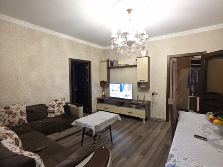 Bakıxanovda 3 otaqlı köhnə tikili mənzil satılır, 80 m², 185 000 AZN, şəkil 2 / 12