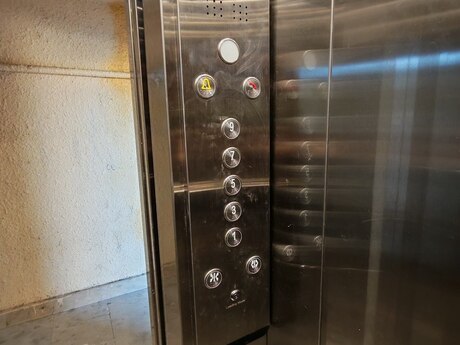 Binəqədidə 2 otaqlı köhnə tikili mənzil satılır, 60 m², 150 000 AZN, şəkil 2 / 12