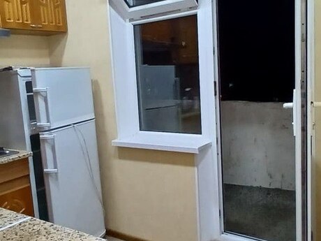 Yeni Günəşlidə 2 otaqlı köhnə tikili mənzil kirayə verilir, 60 m², 450 AZN/ay, şəkil 3 / 11