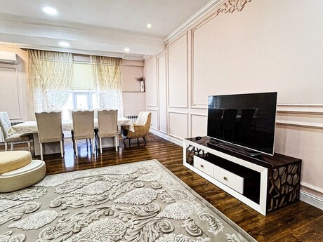 4-room new-build apartment for rent in Nərimanov, 350 m², 2 000 AZN/mo, photo 3 / 12