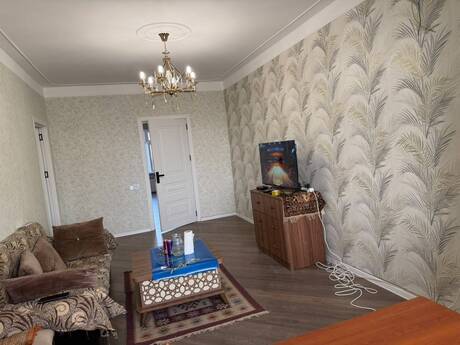 Biləcəridə 4 otaqlı köhnə tikili mənzil satılır, 85 m², 158 000 AZN, şəkil 2 / 11