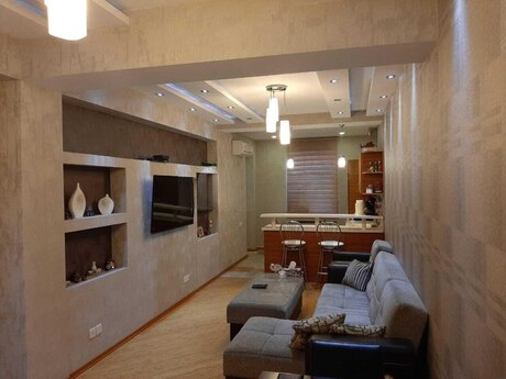 3 otaq · 90 m² · 16/17 mərtəbə, 8 Noyabr