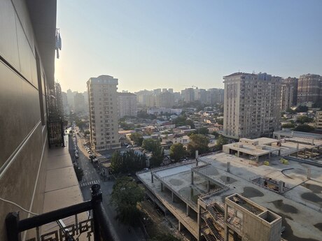 28 Mayda 3 otaqlı yeni tikili mənzil satılır, 110 m², 395 000 AZN, şəkil 2 / 12