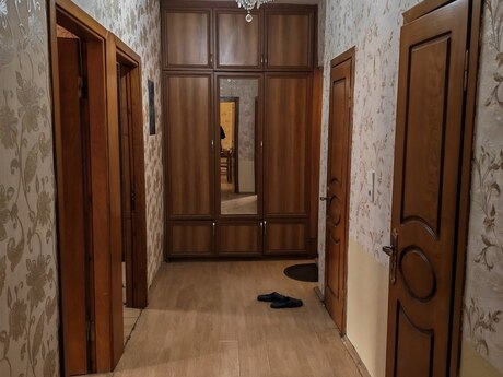 28 Mayda 3 otaqlı köhnə tikili mənzil kirayə verilir, 90 m², 800 AZN/ay, şəkil 3 / 12