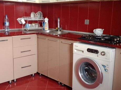 Bakıxanovda 1 otaqlı köhnə tikili mənzil kirayə verilir, 50 m², 450 AZN/ay, şəkil 2 / 5