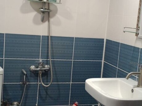 Bakıxanovda 1 otaqlı köhnə tikili mənzil kirayə verilir, 50 m², 450 AZN/ay, şəkil 4 / 5