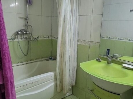 28 Mayda 3 otaqlı köhnə tikili mənzil kirayə verilir, 100 m², 750 AZN/ay, şəkil 4 / 9