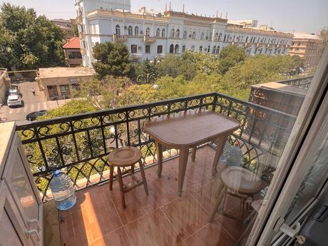 3 otaq · 105 m² · 4/5 mərtəbə, Elmlər Akademiyası