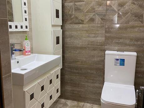 İnşaatçılarda 3 otaqlı yeni tikili mənzil kirayə verilir, 135 m², 900 AZN/ay, şəkil 4 / 12