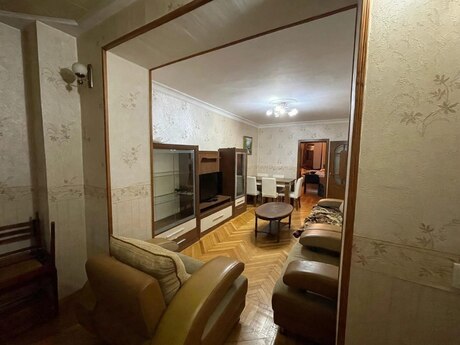 Neftçilərdə 3 otaqlı köhnə tikili mənzil satılır, 70 m², 188 000 AZN, şəkil 2 / 9
