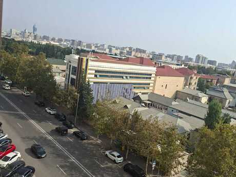 Gənclikdə 3 otaqlı köhnə tikili mənzil satılır, 115 m², 275 000 AZN, şəkil 2 / 12