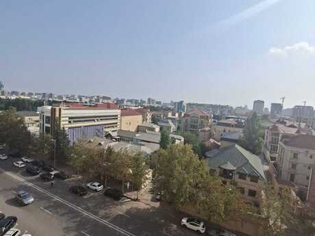Gənclikdə 3 otaqlı köhnə tikili mənzil satılır, 115 m², 275 000 AZN, şəkil 3 / 12