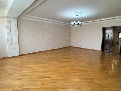 Elan №6555977 - Bakı, Gənclik m., 4 otaqlı, 200 m²