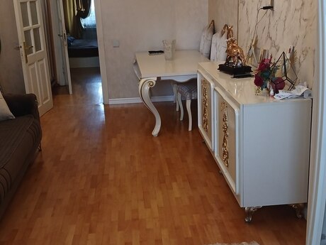 Azadlıq Prospektidə 2 otaqlı köhnə tikili mənzil satılır, 65 m², 200 000 AZN, şəkil 3 / 12