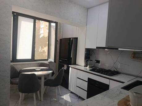 Köhnə Günəşlidə 3 otaqlı köhnə tikili mənzil satılır, 90 m², 228 000 AZN, şəkil 3 / 10