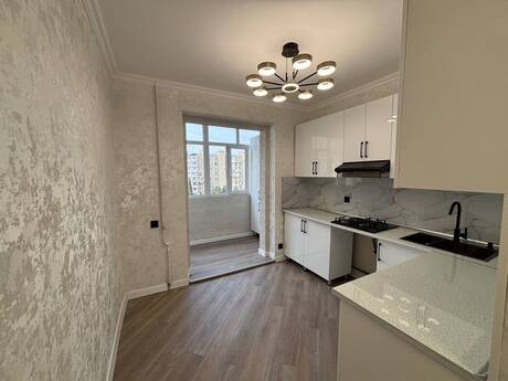 Продаётся 3-комнатная квартира в старом фонде, Memar Əcəmi, 85 м², 249 999 AZN, фото 2 / 12