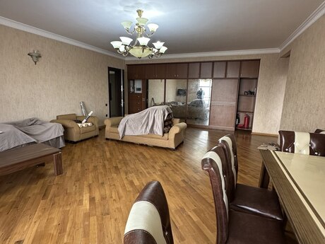 Elan №6556638 - Bakı, Elmlər Akademiyası m., 3 otaqlı, 175 m², 12/23 mərtəbə
