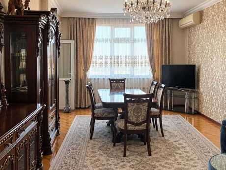 3 otaqlı mənzil, 130 m², Azadlıq Prospekti, 1 000 AZN