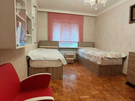 4-room old-build apartment for sale in Elmlər Akademiyası, 145 m², 327 000 AZN, photo 2 / 12