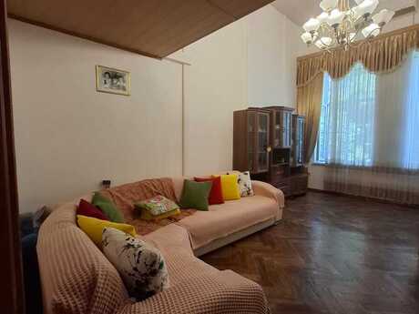 28 Mayda 3 otaqlı köhnə tikili mənzil satılır, 60 m², 168 000 AZN, şəkil 2 / 12
