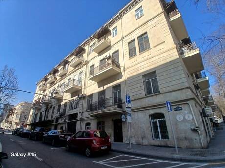 Elan №6556663 - Bakı, Nizami m., 4 otaqlı, 130 m², 2/5 mərtəbə