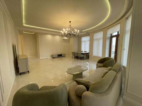 4-room new-build apartment for rent in 28 May, 215 m², 5 500 AZN/mo, photo 5 / 12