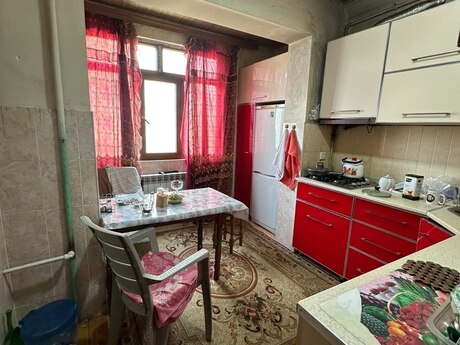 İnşaatçılarda 2 otaqlı köhnə tikili mənzil satılır, 65 m², 165 000 AZN, şəkil 4 / 11