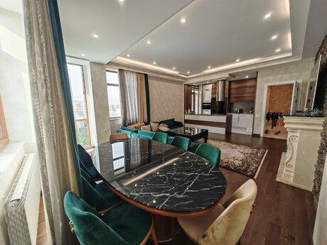 28 Mayda 4 otaqlı yeni tikili mənzil satılır, 140 m², 650 000 AZN, şəkil 3 / 12