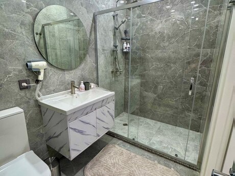 Capital Plaza kompleksində 2 otaqlı yeni tikili mənzil kirayə verilir, 70 m², 1 300 AZN/ay, şəkil 4 / 7