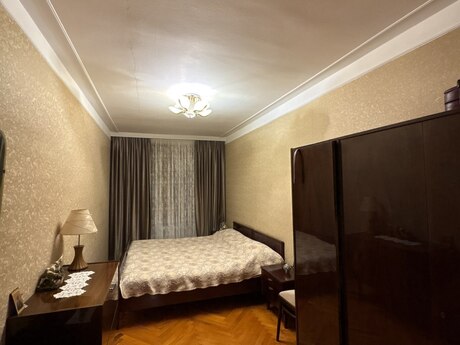 Gənclikdə 3 otaqlı köhnə tikili mənzil satılır, 75 m², 235 000 AZN, şəkil 5 / 11