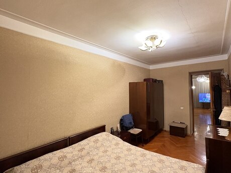 Gənclikdə 3 otaqlı köhnə tikili mənzil satılır, 75 m², 235 000 AZN, şəkil 4 / 11